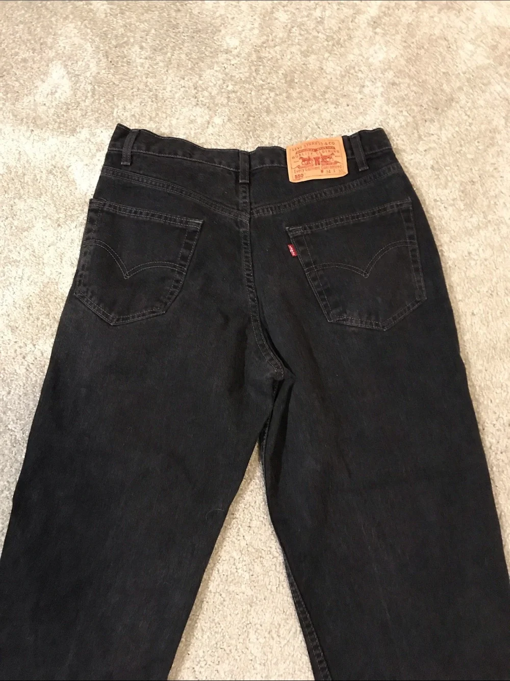 Men’s preowned Levi’s 550 relaxed jeans 34 x 30 - dark black denim